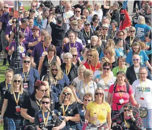  ?? Pictures: Gareth Jennings. ?? Walkers stride out from City Quay in Dundee.