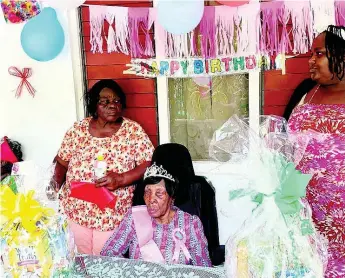  ?? CONTRIBUTE­D ?? Estina Vernon celebrated her 100th birthday with a small party last Sunday.