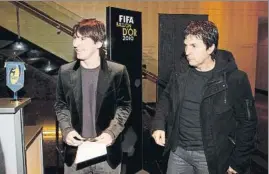  ?? FOTO: PEP MORATA ?? Leo Messi, con su padre y agente, Jorge, en la Gala del Balón de Oro 2010