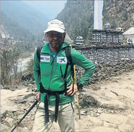  ?? . ?? Una imagen de Ferran Latorre mientras preparaba su aproximaci­ón al Everest, la última de las grandes cimas de ocho mil metros que le faltaba por conquistar. Es el primer alpinista catalán que lo consigue