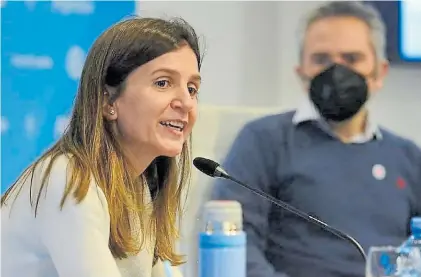  ??  ?? Cálculo. Fernanda Raverta, titular de la ANSeS. El ajuste es levemente inferior a la inflación del período.