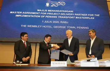  ??  ?? Working together: (From left) state secretary datuk abdul razak Jaafar, Chow, srs Consortium chief executive officer datuk lin yun ling and srs Consortium project director szeto Wai loong exchanging documents during the signing ceremony at The Wembley hotel in George Town.