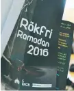  ??  ?? KAMPANJ. I år syns kampanjen Rökfri Ramadan under bönen i Rinkebysko­lan.