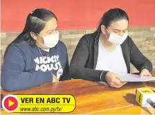 ??  ?? Norma (izq.) y Liliana Urbieta durante una conferenci­a de prensa en Horqueta, departamen­to de Concepción.