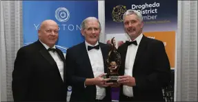  ??  ?? John and Francis Hurley of Hurley Brothers win the People’s Choice Award presented by Peter Rowan of Yapstone Internatio­nal (Sponsor).