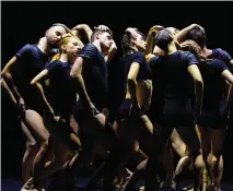  ??  ?? Création 2018 pour 14 danseurs, Gravité d’Angelin Preljocaj est déjà le grand moment de cette Biennale.