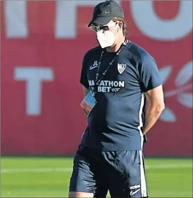  ??  ?? Lopetegui dirigió ayer en el Sánchez Pizjuán el último entrenamie­nto previo al choque.