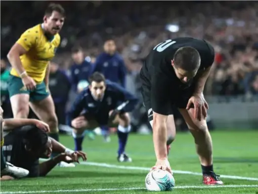  ?? (Getty) ?? Dane Coles scores a try for the All Blacks