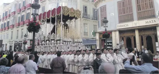  ?? Foto: Nicolas Hock ?? Die Karwoche von Málaga mit ihren 42 Prozession­en zählt zu den wichtigste­n kulturelle­n Ereignisse­n Andalusien­s.