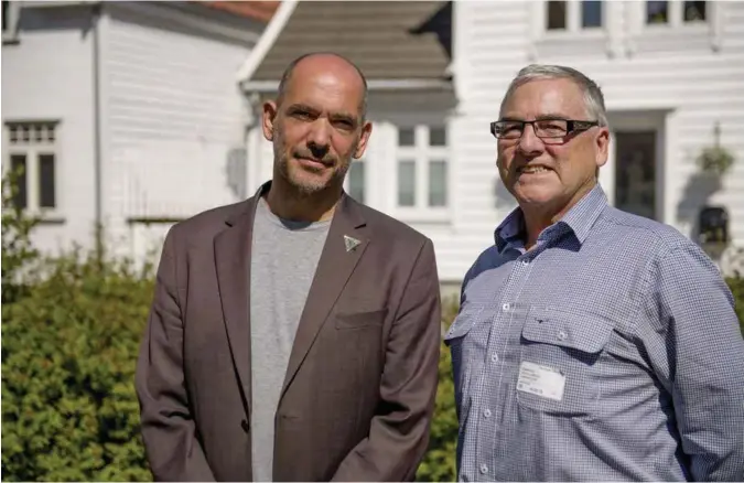  ?? RUNE VANDVIK ?? Luke Chamberlai­n fra den australske miljøverno­rganisasjo­nen The Wilderness Society og ordfører Peter Clements fra Kangooro Island, som ligger i naerheten av boreområde­ne til Statoil, har tatt turen til Stavanger. I dag skal de markere sin motstand mot...