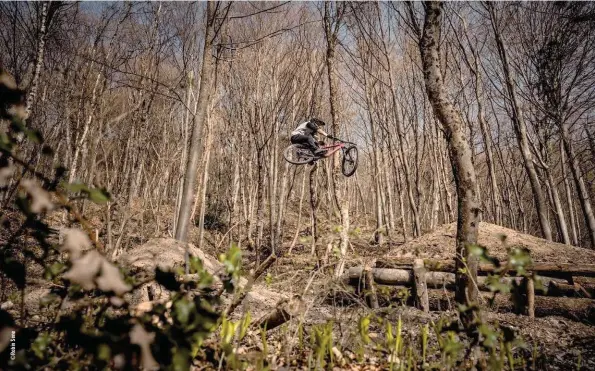  ?? ?? Encore un jeune frenchie qui déboîte : Florian Benech dans son jardin du Serlin Trail !