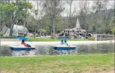  ?? Yadir a trujillo / el comercio ?? • Al parque La Carolina, en el norte, las familias acudieron durante la mañana de ayer para hacer algo de deporte.