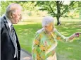  ??  ?? The Queen showed David Attenborou­gh the Buckingham Palace tree collection