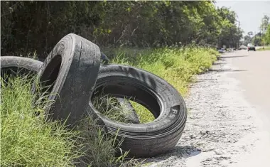  ?? Jon Shapley / Houston Chronicle ?? Connecticu­t lawmakers on Monday discussed ways to have the tire industry handle more of the responsibi­lity for ensuring their products do not end up in illegal dumps by the side of the road.
