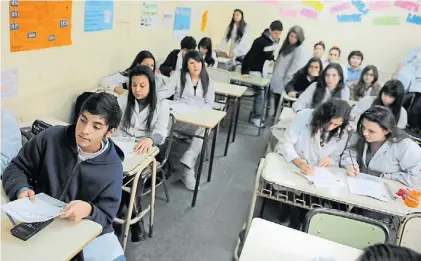  ?? G. ADAMI ?? En el aula. La prueba PISA se toma cada 3 años y evalúa los aprendizaj­es de los chicos de 15 años.