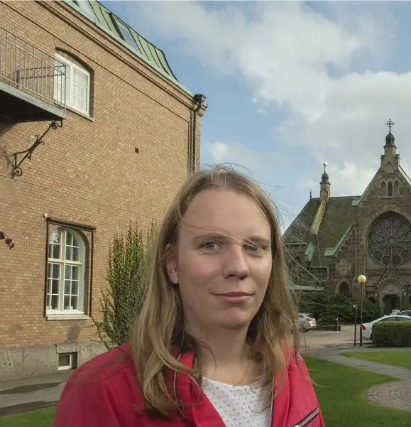  ??  ?? STÄLLER UPP. Zara Wikström, 22-åring om ställer upp för Frimodig kyrka, är en av de få yngre som återfinns högt upp bland kandidater­na i Falkenberg­s