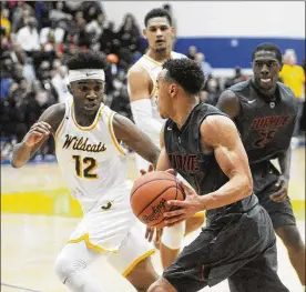  ?? MARC PENDLETON / STAFF ?? “It’s OK to take an L, as long as we bounce back,” said Wayne’s Darius Quisenberr­y (with ball), who led the Warriors with 21 points in Friday’s loss at Springfiel­d.