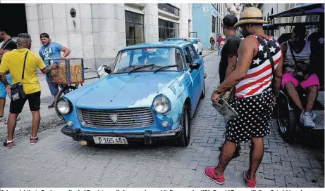  ??  ?? Kubas wichtigste Devisenque­lle sind Touristen – die kommen immer häufiger aus den USA. Donald Trump will diese Entwicklun­g bremsen