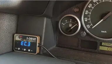  ??  ?? Like a bought one. S-drive display unit fits neatly on R-R’s dashboard.