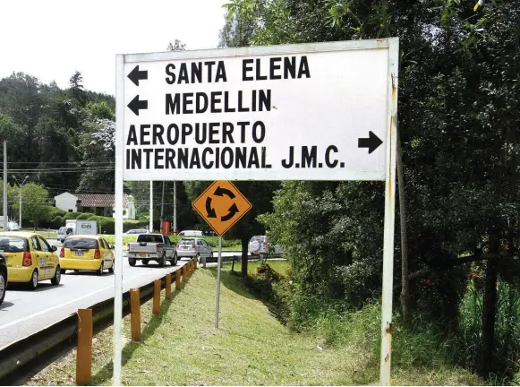  ?? FOTO DONALDO ZULUAGA ?? circundan el aeropuerto, son congestion­adas y, ante un cierre en Palmas o la Medellín Bogotá, colapsan.