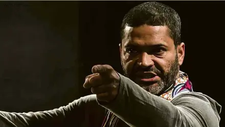  ?? Valmyr Ferreira/Divulgação ?? O ator Marcelo Dias em cena do espetáculo ‘Contos Negreiros do Brasil’