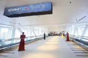  ??  ?? Runway Manila is designed after pedestrian walkways found in leading internatio­nal airports from Changi to Kansai.