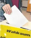  ?? FOTO: DPA ?? Anders als bei der Bundestags­wahl haben die Baden-Württember­ger bei der Wahl zum Landtag nur eine Stimme.