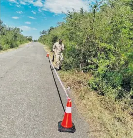  ?? ?? Siphesihle Memela brush cutting along Gladys Manzi Road.