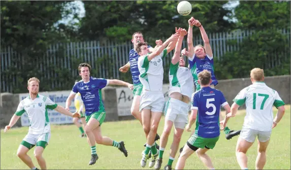  ?? Pictures: Aidan Dullaghan ?? Players jostle for possession during the Geraldines v St Patrick’s SFC Group C tie at St Brigid’s Park on Sunday.