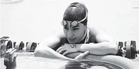  ??  ?? Sofía Gómez se relaja luego de la competenci­a en las piscinas de Santa Marta.