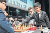  ?? Family of Shreyas Royal / New York Times ?? Shreyas Royal plays the ceremonial first move at a chess tournament in London in 2017.