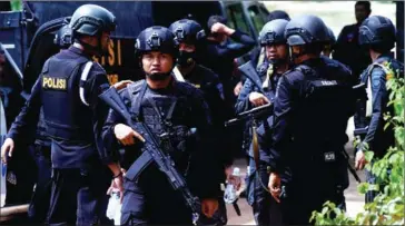  ?? ANTARA/THE JAKARTA POST ?? Members of the National Police’s Mobile Brigade (Brimob) sweep a suspected terrorist hideout in the hills of Mamboro district, North Palu, Central Sulawesi on November 8.