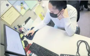  ?? ARIC CRABB — STAFF ARCHIVES ?? Elsa Gonzelez works in the Alameda County 211 call center on June 2 in Hayward. Workers help community members with housing informatio­n, and health and human services.