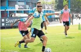  ?? PRENSA RACING ?? Maravilla. Adrián Martínez lleva seis goles en el torneo.