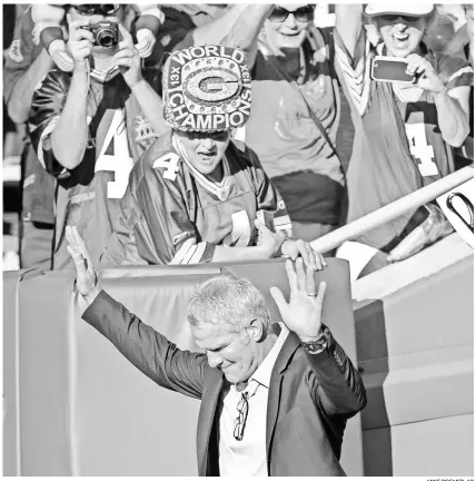  ?? MIKE ROEMER, AP ?? Brett Favre waves to the crowd of 67,000-plus that showed up at Lambeau Field on Saturday.