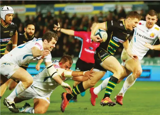  ?? PICTURES: Getty Images ?? Clutching thin air: Fraser Dingwall breaks clear to score Saints’ third try