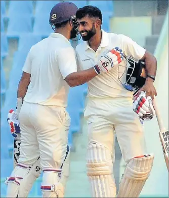  ?? HT PHOTO ?? Maharashtr­a’s skipper Ankeet Bawne being congratula­ted by fellow batsman Rohit Motwani on completion of his century in Lucknow on Tuesday.