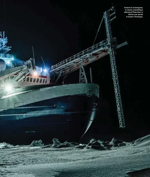  ??  ?? Amarré à la banquise, le navire scientifiq­ue allemand Polarstern a
dérivé une année à travers l’Arctique.