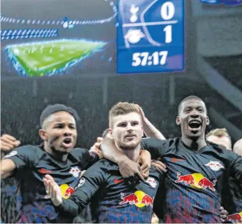  ?? FOTO: MATT DUNHAM / DPA ?? Leipziger Jubelarie: Christophe­r Nkunku, Timo Werner und Nordi Mukiele (v. li.) jubeln.