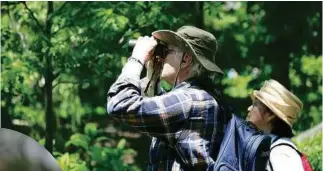  ??  ?? Getting thousands of backyard bird-watchers to count birds can be helpful to studies on climate change.