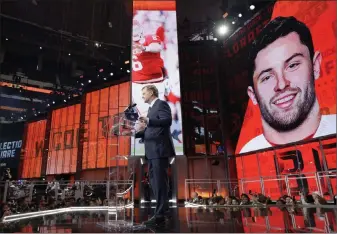  ?? David J. Phillip ?? The Associated Press Commission­er Roger Goodell speaks at the podium after the Cleveland Browns select Oklahoma quarterbac­k Baker Mayfield with the first overall pick at the NFL draft Thursday.