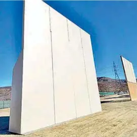  ??  ?? IDEA. Este es el prototipo del muro fronterizo que presentó la empresa Caddell Constructi­on, en San Diego, California.