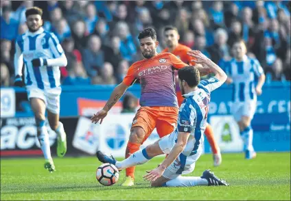  ?? FOTO: GETTY ?? Agüero estuvo errático en algunas ocasiones claras del City en Huddersfie­ld