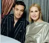  ?? ?? Ed Westwick e Kelly Rutherford