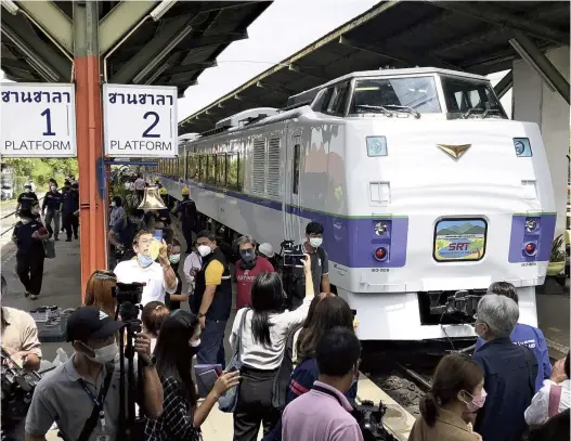  ?? ?? The Yomiuri Shimbun Local media and State Railway of Thailand officials take photos of the newly painted train in Chachoengs­ao, Thailand, on Sept. 6.