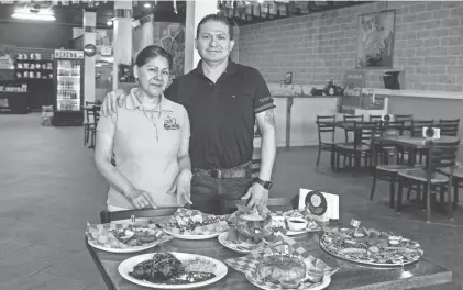  ?? DOUG HOOD PHOTOS/ASBURY PARK PRESS ?? Ruth Mendez and Sabino Ramos own El Guacamole in Asbury Park.