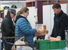  ?? CHARLES PRITCHARD — ONEIDA DAILY DISPATCH ?? Tom Stone Jr., of Stone Brothers Farm and Greenhouse waits on customers at Parry’s during the indoor farmers market on Saturday, Jan. 12, 2019.