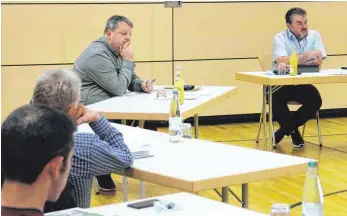  ?? FOTO: HOG ?? Der Ortschafts­rat Donauriede­r hat über die Verdolung am Bach gesprochen.