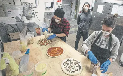  ?? RICK MADONIK TORONTO STAR FILE PHOTO ?? Pizzeria Du owner Roger Yang, centre, started his own food delivery service and hopes to partner with other restaurant­s.