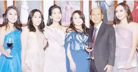  ??  ?? (From left) Sheree and Ruby Jane Chua, 2017 Best Dressed Women of the Philippine­s awardee Jennifer Tieng, Flora and Enrique Chua with Tiffany Chua-Copok.
Salome Dy and Alou Koa.